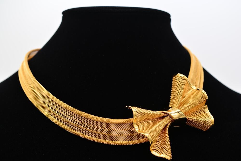 Givenchy Vintage Gold Mesh Bow Collar Necklace Statement Runway Signed 80s BinR - Picture 1 of 13